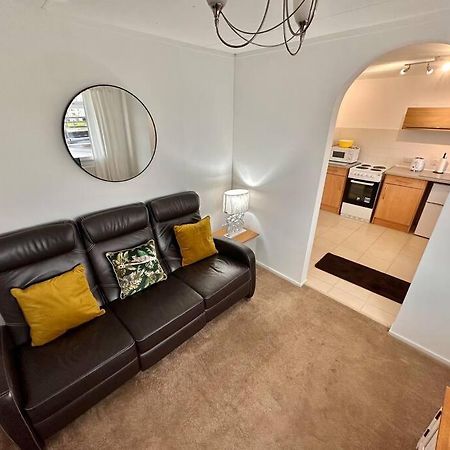 Semi-Detached 1-Bedroom Chalet Uddingston Eksteriør billede
